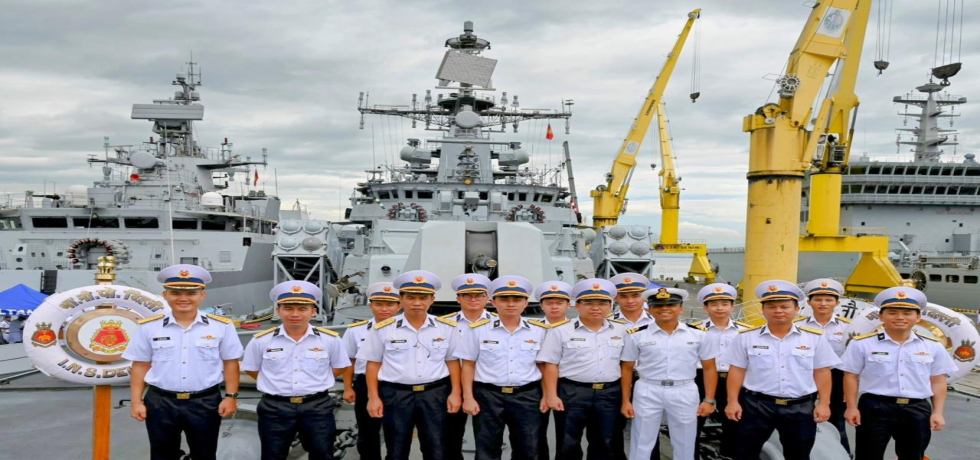 Indian Naval Ships from the Eastern Naval Fleet hosted officers from the Vietnam People’s Navy at Da Nang during port call from 24-27 July 2025